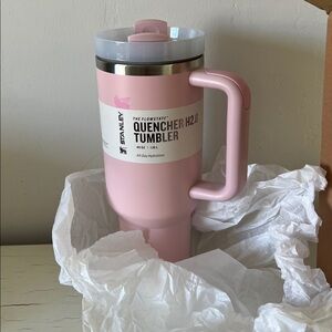 Stanley Quencher H2.0 FlowState Tumbler 40 oz Cherry Blossom Pink NIB